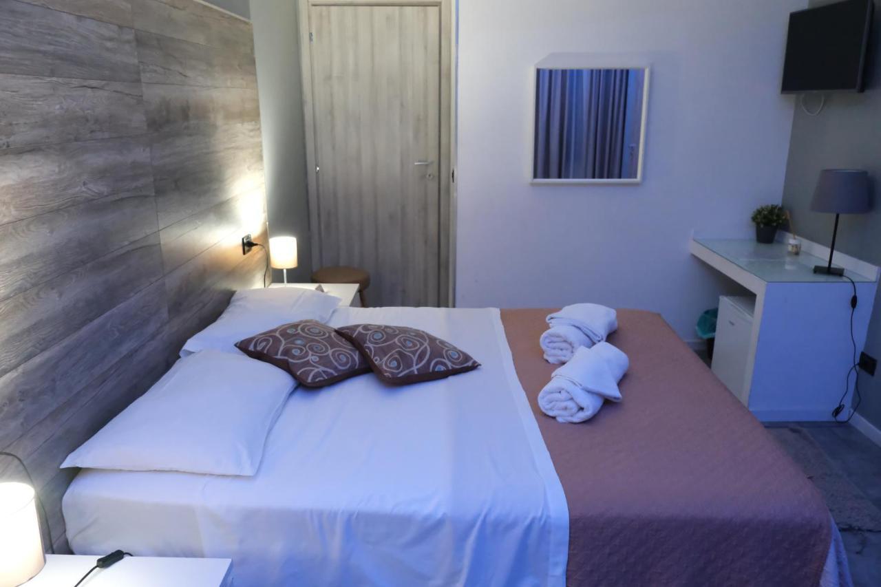 Royalty Rooms & Spa Nápoles Exterior foto