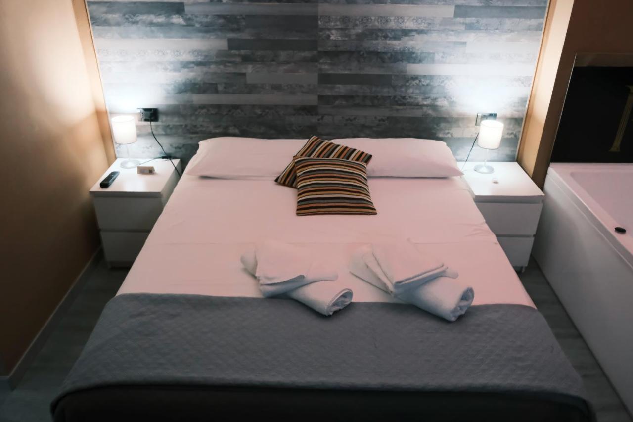 Royalty Rooms & Spa Nápoles Exterior foto